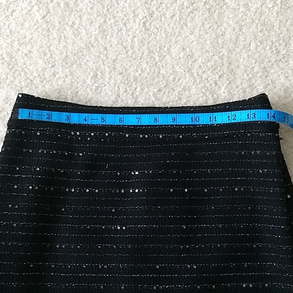 Limited Skirt - Picture 8 of 8
